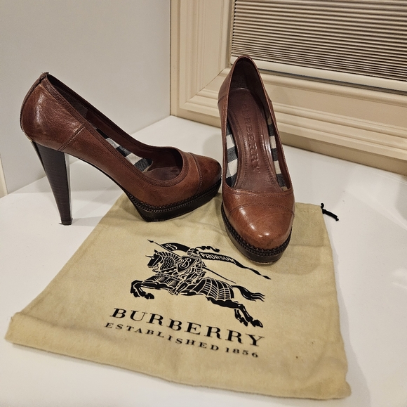 Burberry Leather Pumps size 38 - Picture 1 of 6